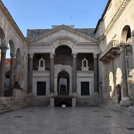 Antares Luxury 1 Affittacamere