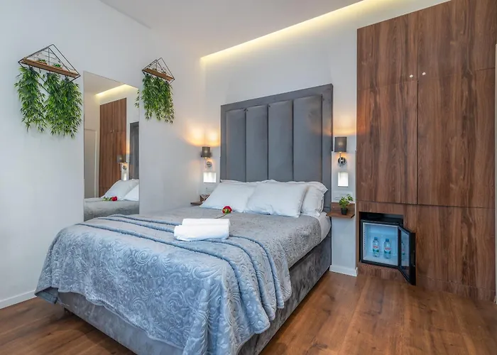 Antares Luxury 1 3* Split